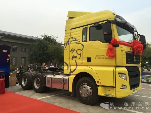 汕德卡6×4牽引車2.jpg