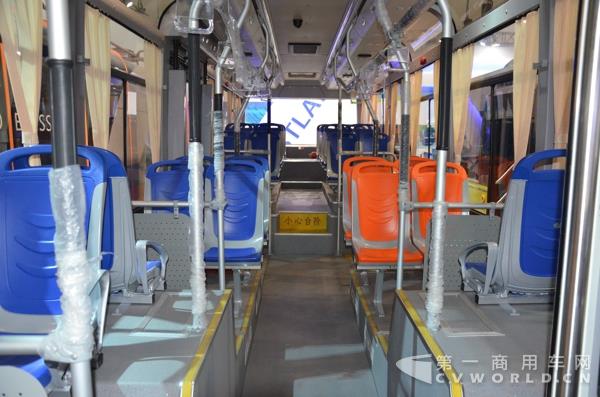 超輕一號G92純電動公交車內飾.jpg