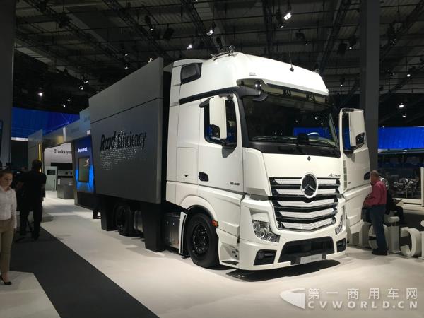 奔馳 Actros 4×2 公路高效牽引車，480馬力 2.jpg