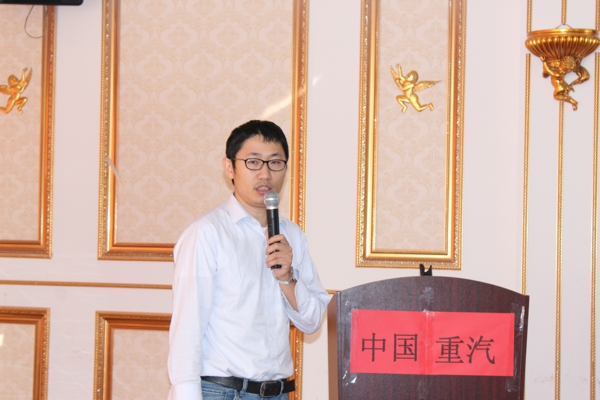 中國重汽用戶服務(wù)中心講解服務(wù)政策.jpg