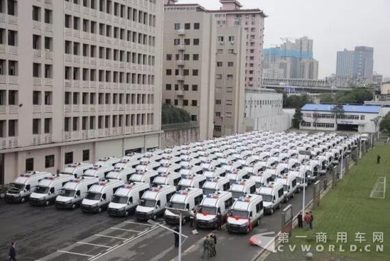南京依維柯武警湖北省總隊防暴巡邏車圓滿交付！3.jpg