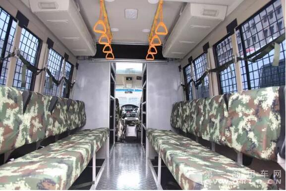 南京依維柯武警湖北省總隊防暴巡邏車圓滿交付！7.jpg