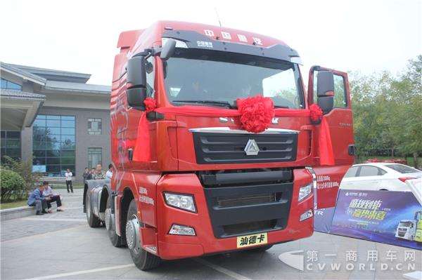 汕德卡6×2牽引車 (1).jpg