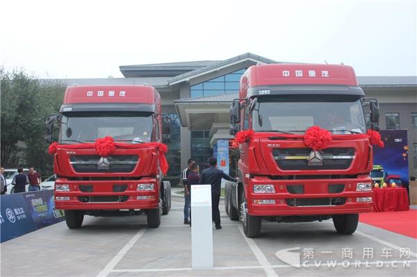 超輕版新斯太爾D7B 6X4牽引車 (1).jpg