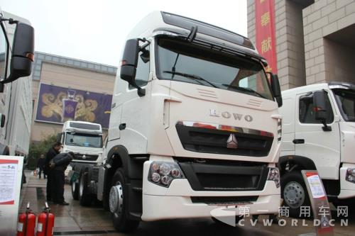 重汽HOWO-T7H高端牽引車(chē).jpg