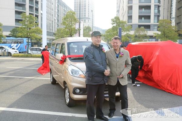 風(fēng)景V5新車揭幕 (2).jpg