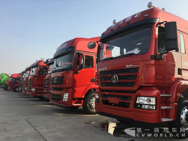現(xiàn)場展車2.jpg