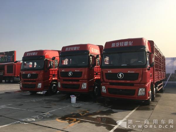 陜汽德龍X3000輕量化柵欄運輸車2.jpg