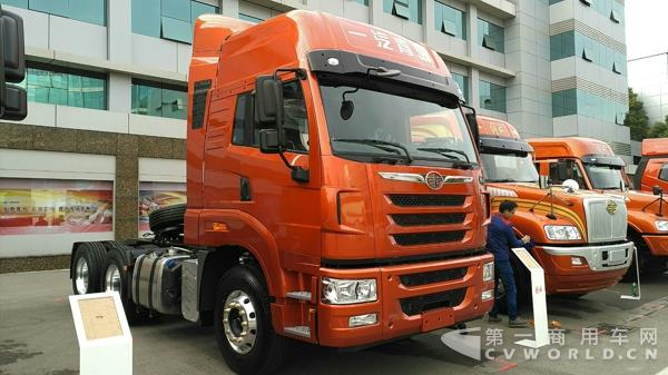 解放天V 6X4 420馬力牽引車.jpg