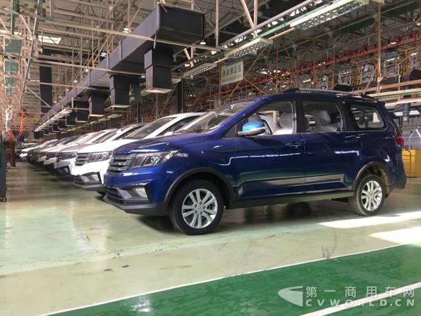 現(xiàn)場(chǎng)擺放的車.jpg