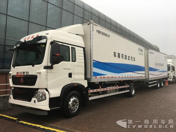 豪沃T5G 4×2 中置軸貨運列車.jpg