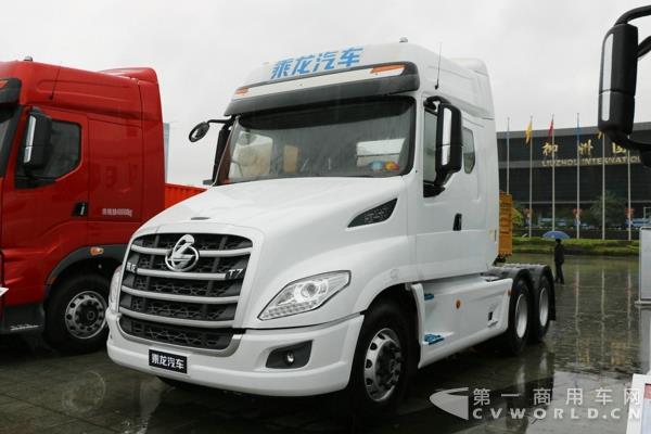 乘龍T7高端長頭牽引車 (2).jpg