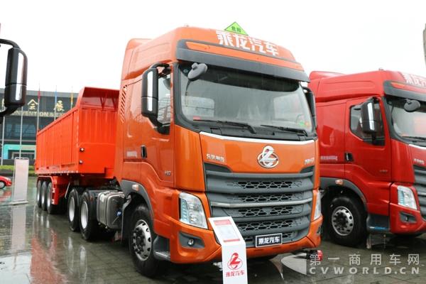 乘龍H7 6X4牽引車(危險(xiǎn)品運(yùn)輸車) (2).jpg