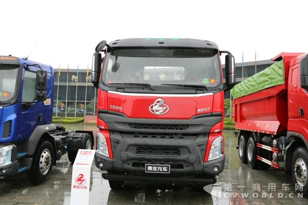 乘龍H7 8X4短軸距城建渣土車.jpg