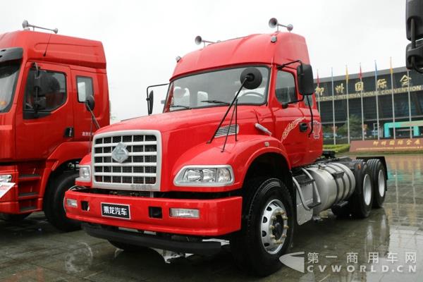 乘龍龍卡6X4長頭牽引車 (2).jpg