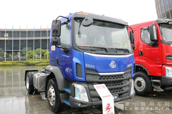 新乘龍M3牽引車 (2).jpg