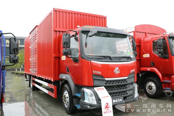 新乘龍M3 4X2載貨車 (2).jpg