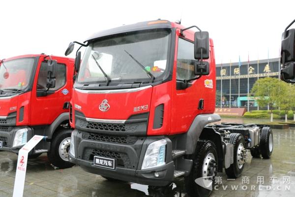 新乘龍M3 6X2復(fù)合運(yùn)輸型牽引車 (2).jpg