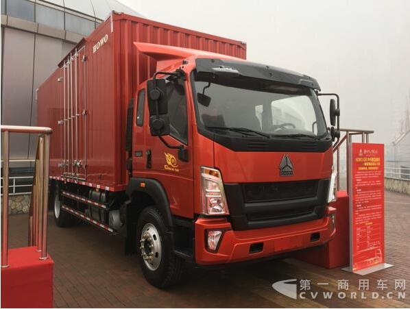 HOWO G5X中卡廂式運(yùn)輸車(chē).jpg