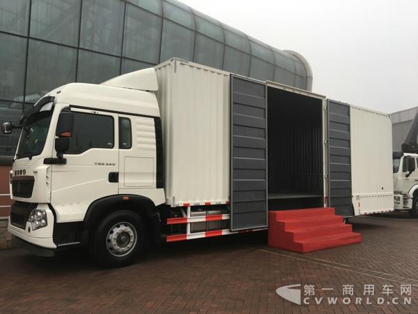 豪沃T5G 4×2 廂式車 23.jpg