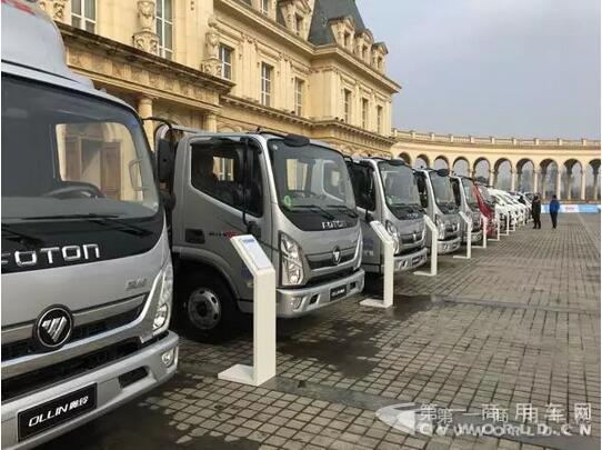 現(xiàn)場(chǎng)展車(chē).jpg