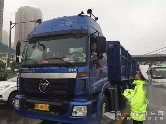 注意!重慶整治貨車超限超載，違法未及時處理者禁入高速!.jpg