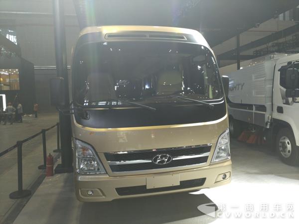 四川現(xiàn)代county中型客車2.jpg