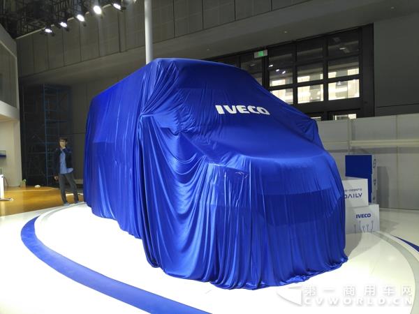 南京依維柯神秘新車2.jpg