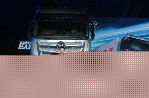 周呂鑫點贊歐曼EST超級卡車.jpg