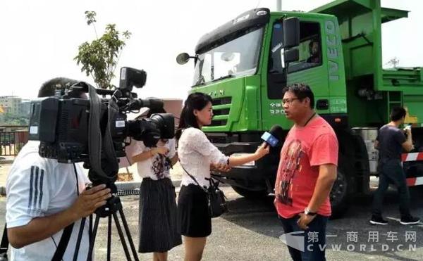 廈門首批200多輛紅巖智能渣土車投用1.jpg