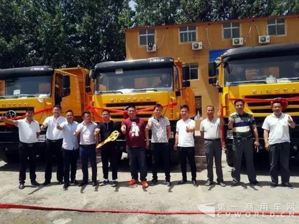 紅巖金剛輕量化自卸車火爆全城1.jpg