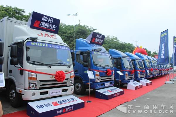 現(xiàn)場(chǎng)展車(chē).jpg