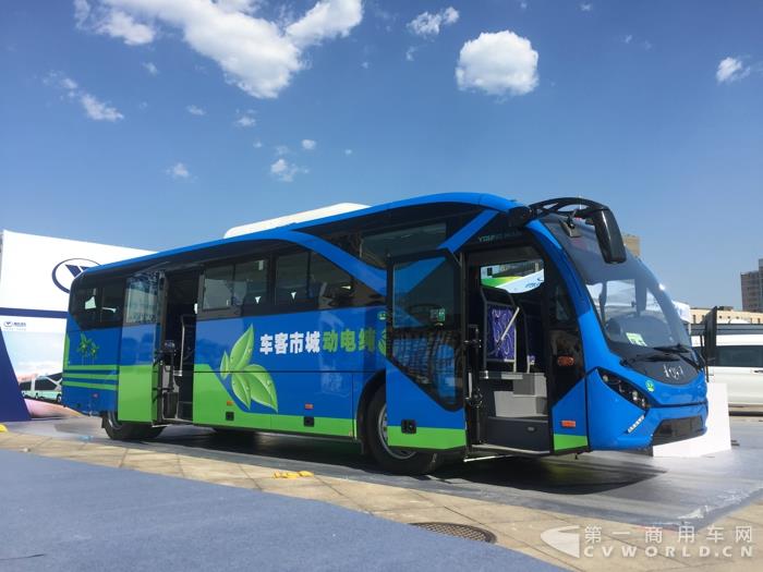 青年JNP6103BEVA純電動(dòng)客車.jpg