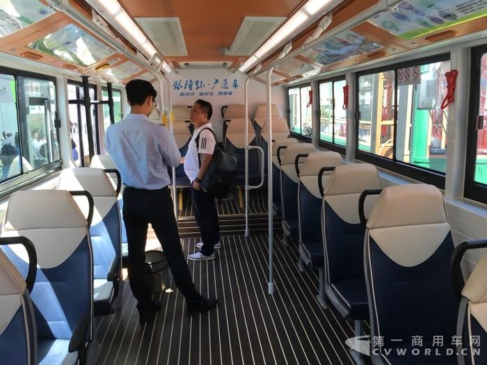 銀隆10.2米純電動廣告車2.jpg