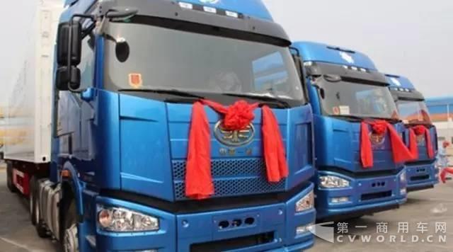 冷鏈航母，盛大起航——華冷物流百臺(tái)解放冷藏車交車儀式圓滿成功！.jpg
