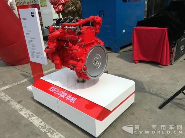 現(xiàn)場(chǎng)展出的福田康明斯ISF2.8L發(fā)動(dòng)機(jī).jpg