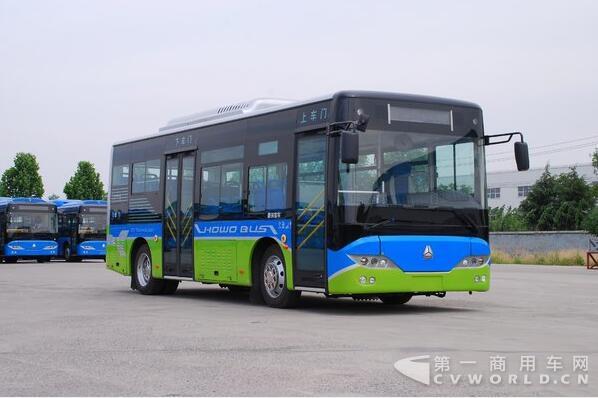 重汽與濟(jì)南公交2569輛融資租賃合同簽約3.jpg