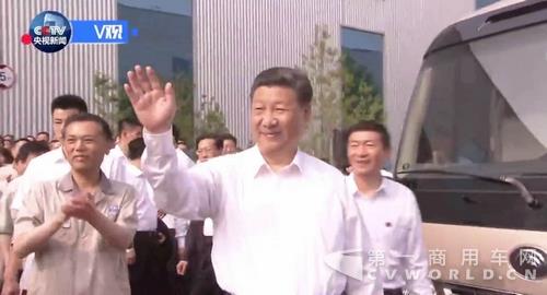 習(xí)近平主席乘坐宇通T7 彰顯中國高端制造崛起.jpg