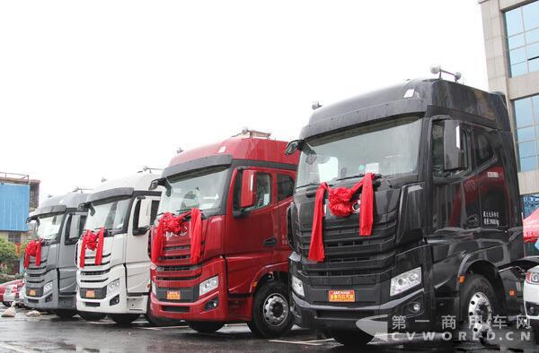 現(xiàn)場訂車22臺 美馳助陣江淮K7高安上市1.jpg