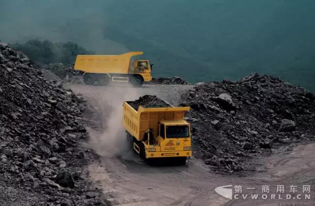 厲害！徐工非公路自卸車(chē)再獲300臺(tái)大訂單！.jpg