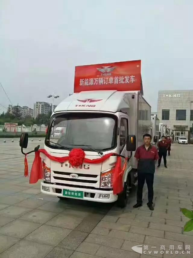 唐駿新能源萬輛訂單首批發(fā)車儀式隆重舉行1.jpg