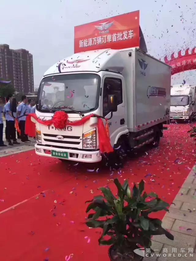 唐駿新能源萬輛訂單首批發(fā)車儀式隆重舉行2.jpg