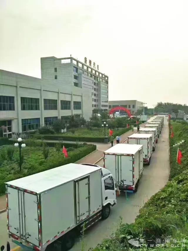 唐駿新能源萬輛訂單首批發(fā)車儀式隆重舉行3.jpg