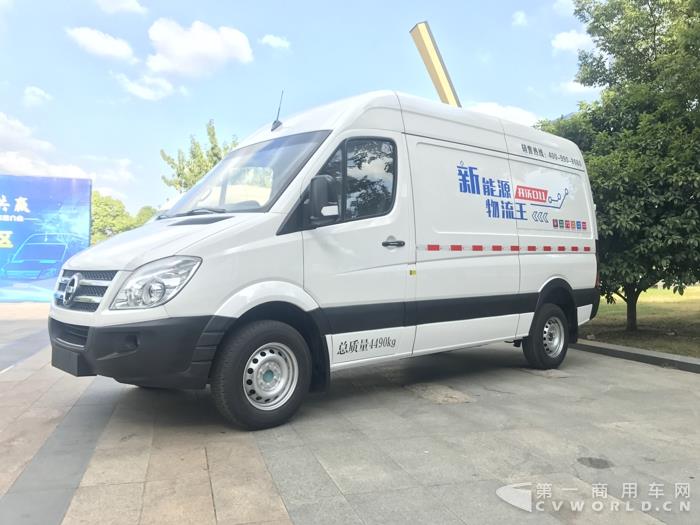 現(xiàn)場展車.jpg