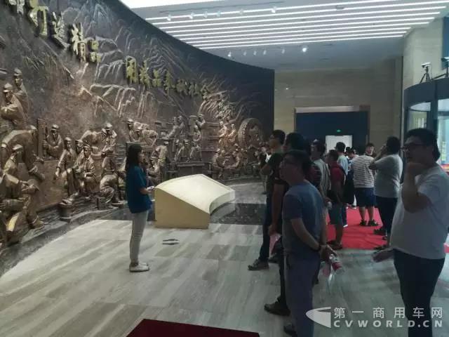 推行“三全服務”，打造“親人”全新服務體驗1.jpg