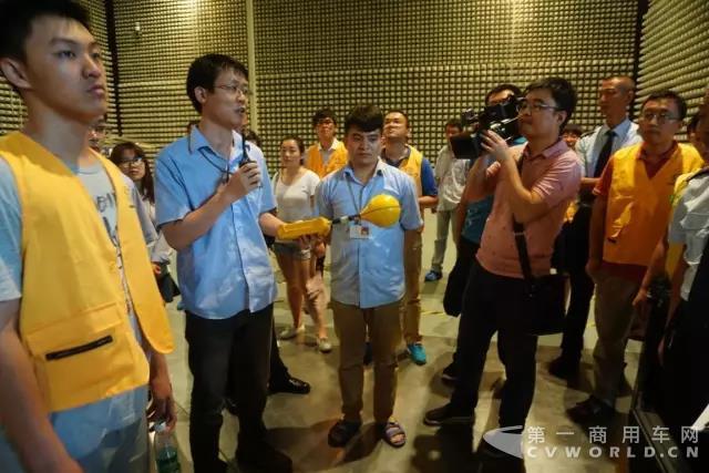 迎接公交全面電動(dòng)化，比亞迪攜手深圳巴士集團(tuán)組織“巴士之友”探營活動(dòng)4.jpg