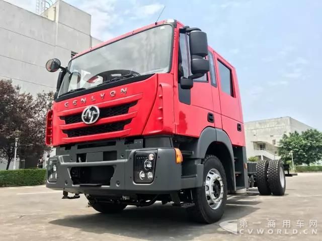 國(guó)內(nèi)第一款整車廠原裝四門消防車專用底盤將亮相北京消防展2.jpg