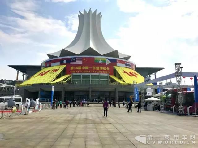 綻放“中國制造”之美 福田汽車攜重點產(chǎn)品亮相“中國—東盟博覽會”.jpg