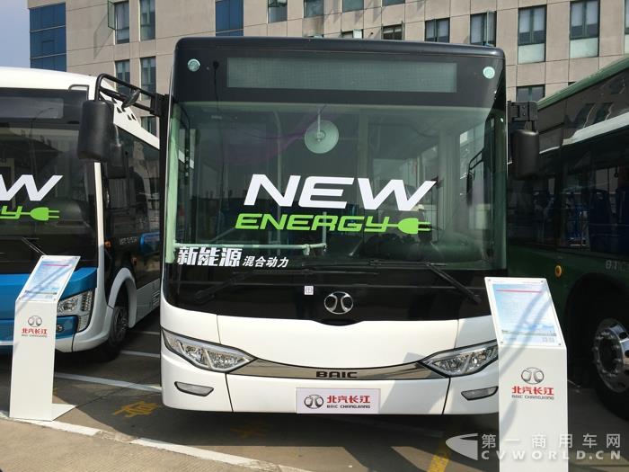 北汽長(zhǎng)江BJ6101B11CHEV插電式混合動(dòng)力公交車.jpg