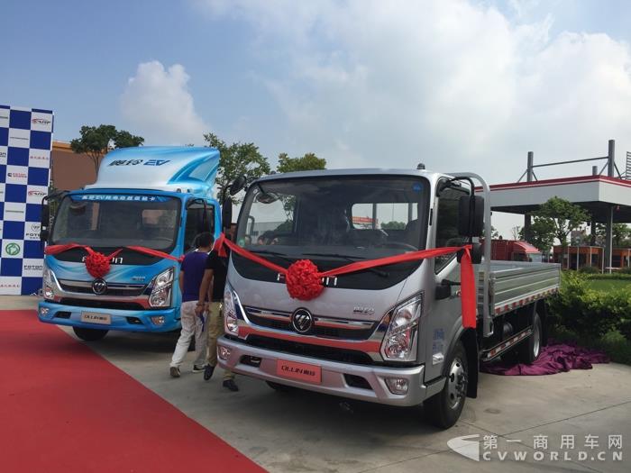現(xiàn)場(chǎng)發(fā)布新車.jpg